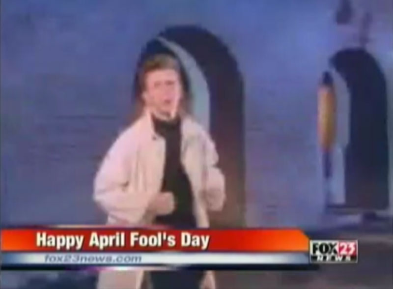 News Anchor gets Rick Rolled while trying to Rick Roll